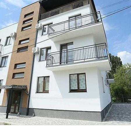 Апартаменти Біля Термального Басейну Beregovo Exterior foto